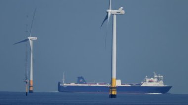 Kuzey Denizi, kent, İngiltere'de temiz yenilenebilir enerji üreten offshore rüzgar türbinleri