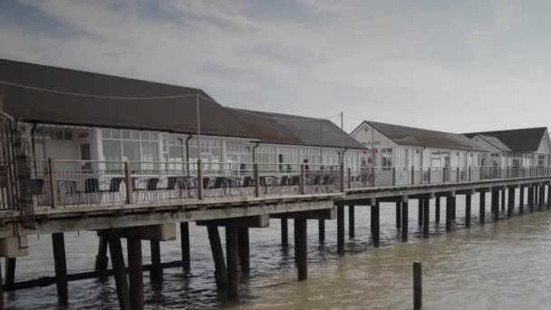 萨福克 英格兰 2017年8月 索思沃尔德海滨小镇的传统码头 — 图库视频影像