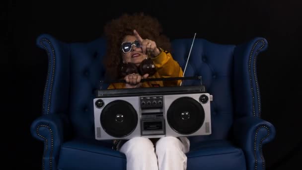 Babcia Niesamowite Starsza Pani Boombox Zabawa Disco Ustawienie — Wideo stockowe