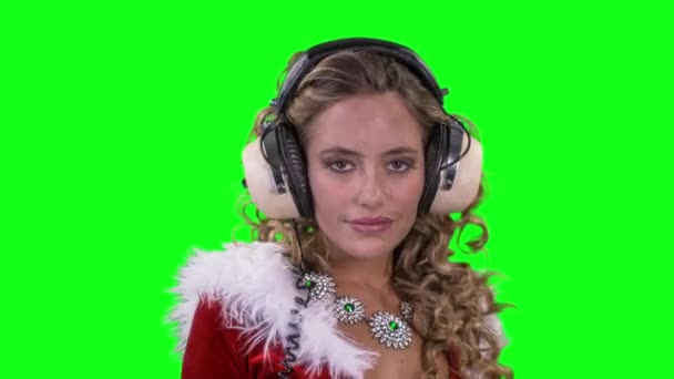 Mulher Loira Bonita Dançando Traje Bonito Papai Noel Fundo Verde — Vídeo de Stock