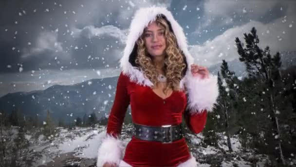 Женщина Костюме Санта Клауса Танцует Фоне Гор — стоковое видео