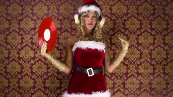 Hermosa Mujer Rubia Lindo Disfraz Santa Claus Ondeando Con Disco — Vídeos de Stock