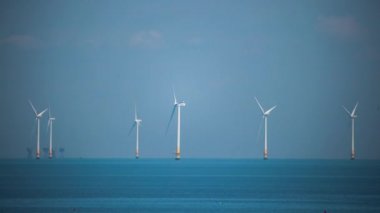 Kuzey Denizi, kent, İngiltere'de temiz yenilenebilir enerji üreten offshore rüzgar türbinleri
