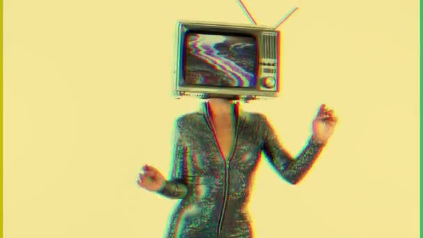 Καταπληκτική Γυναίκα Χορεύει Και Ποζάρει Μια Τηλεόραση Ένα Κεφάλι Τηλεόραση — Αρχείο Βίντεο