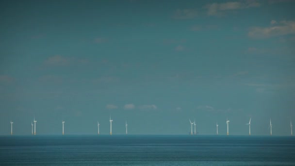 Turbine Eoliche Offshore Che Producono Energia Rinnovabile Pulita Nel Mare — Video Stock