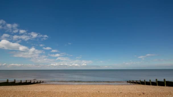 Lapso Tiempo Una Playa Guijarros Silbable Kent Inglaterra — Vídeos de Stock