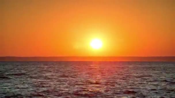Όμορφο Ηλιοβασίλεμα Ώρα Λήξη Πάνω Από Θάλασσα — Αρχείο Βίντεο