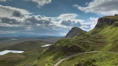 Zaman atlamalı Isle of skye, İskoçya güneşli dağlarda güzel quiraing dizi