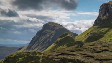 Zaman atlamalı Isle of skye, İskoçya güneşli dağlarda güzel quiraing dizi
