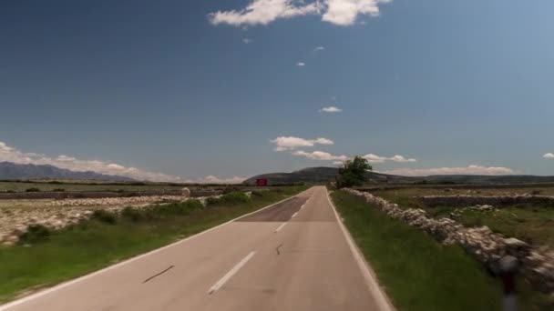 Filmado Partir Uma Câmara Colocada Frente Veículo Fora Estrada Que — Vídeo de Stock