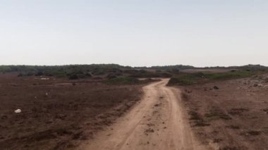 Bir off road ön ekli bir kamera çekim Pov araç güzel yollar ve yollar Sardinya ile sürüş