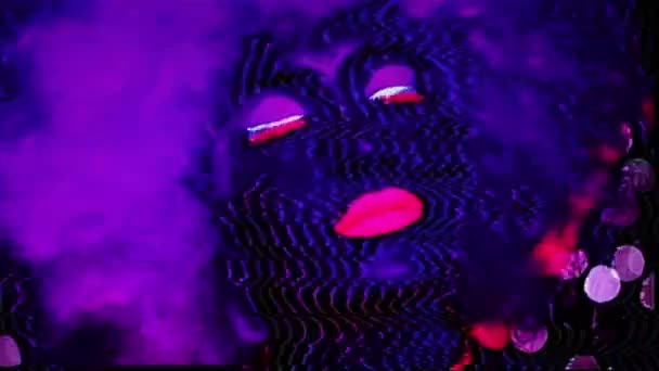 Mulher Sexy Roupas Fluorescentes Sob Luz Preta — Vídeo de Stock