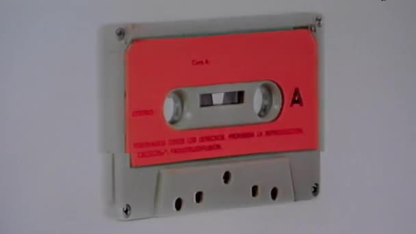 Het Veranderen Van Audio Tape Cassettes Door Middel Van 360 — Stockvideo