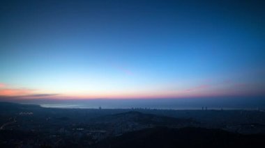 gündoğumu timelapse barcelona şehir siluetinin güzel lightac ile