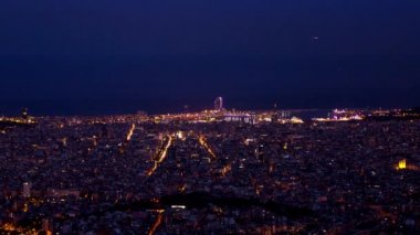 tibidabo Dağı barcelona şehir manzarası günbatımı sırasında zaman atlamalı 