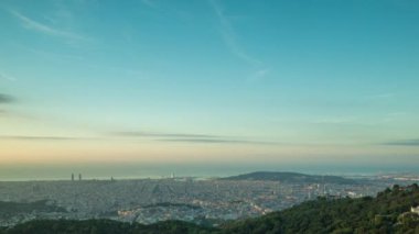 gündoğumu timelapse barcelona şehir siluetinin güzel lightac ile