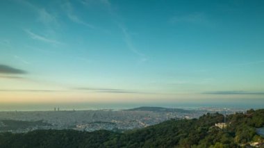 gündoğumu timelapse barcelona şehir siluetinin güzel lightac ile