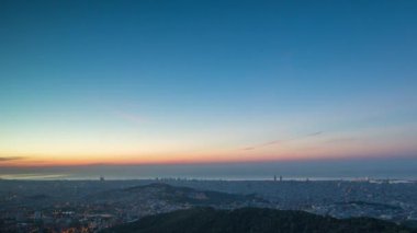 gündoğumu timelapse barcelona şehir siluetinin güzel lightac ile