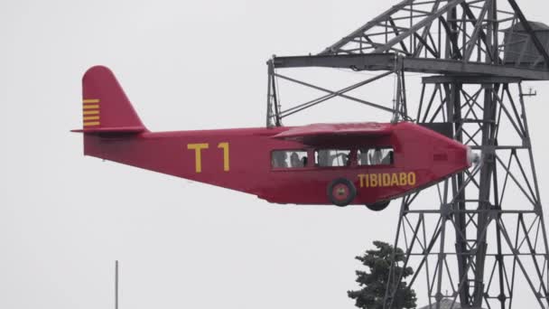 巴塞罗那 2017年7月 关闭在 Tibidabo 游乐园俯瞰西班牙巴塞罗那市的游乐设施 — 图库视频影像