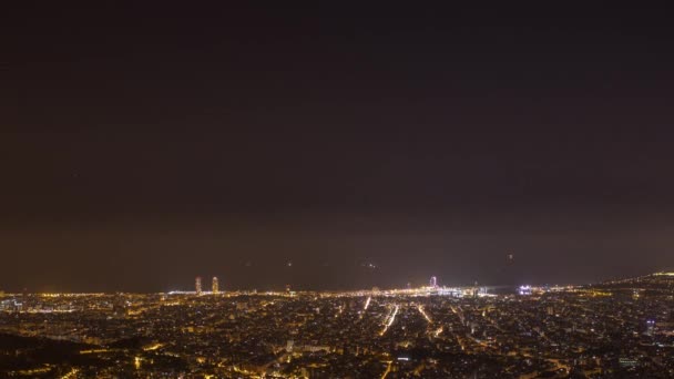 Zeitraffer der Skyline von Barcelona in der Nacht
