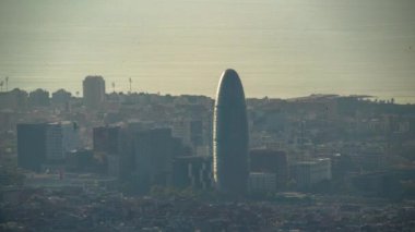 Tibidabo Dağı ', İspanya Barcelona - Temmuz 2017 - hızlandırılmış Barcelona'da binaların vurdu