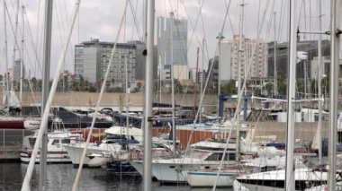 Barcelona - Temmuz 2017: bağlantı noktası Olimpiyat, Barcelona İspanya Yatlar