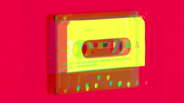 オーディオ テープのカセットを 360 度ターンを変更します このバージョンは 意図的な歪曲グリッチ — ストック動画