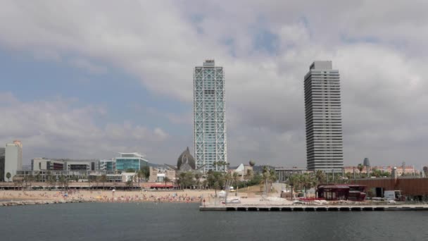 Boten Twin Towers Port Olympic Barcelona — Stockvideo