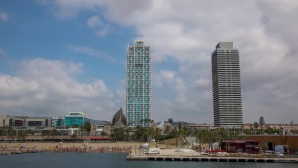 Båtar Och Twin Towers Port Olímpic Barcelona — Stockvideo