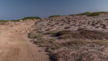 Bir off road ön ekli bir kamera çekim Pov araç güzel yollar ve yollar Sardinya ile sürüş