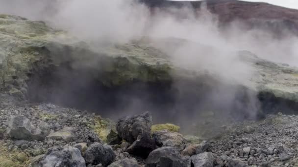 Schwefelhaltige Dämpfe Steigen Über Kratern Vulkan Sizilien Italien — Stockvideo