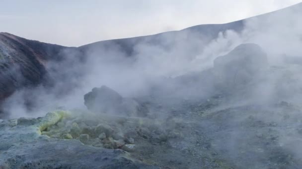 Schwefelhaltige Dämpfe Steigen Über Kratern Vulkan Sizilien Italien — Stockvideo