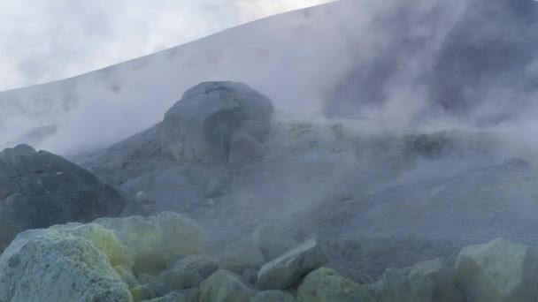 Schwefelhaltige Dämpfe Steigen Über Kratern Vulkan Sizilien Italien — Stockvideo