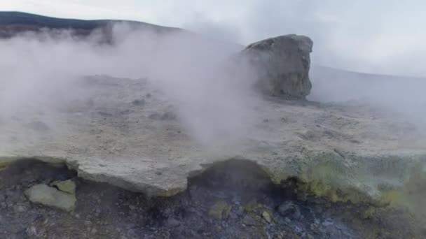 Vapores Sulfurosos Subiendo Por Encima Los Cráteres Volcán Sicilia Italia — Vídeo de stock