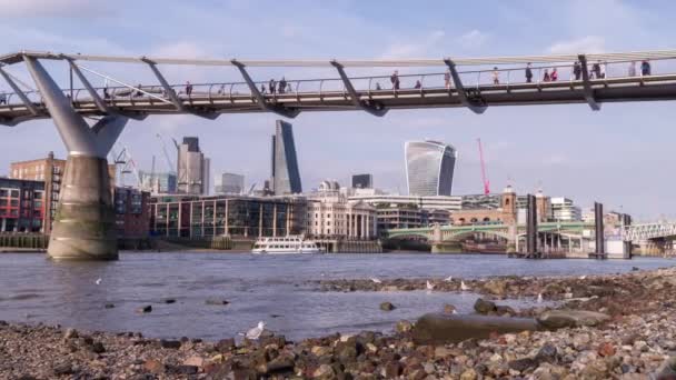 View Paul Cathedral Millennium Bridge London — Stock Video