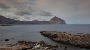 Sabah küçük plaj San Vito lo capo Sicilya, İtalya.