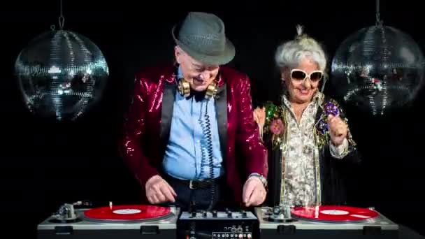 Anziani Coppia Elegante Festa Discoteca Impostazione — Video Stock