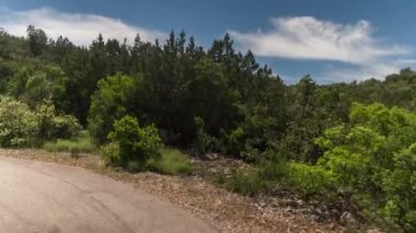4k Pov shot bir off road ön Ekli fotoğraf makinesinden alınan araç güzel yollar ve yollar Hırvatistan ile sürüş