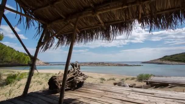 克罗地亚 Mljet 岛美丽海滩上的木屋 — 图库视频影像