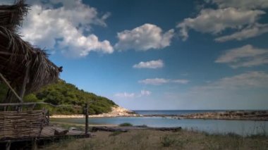 Ahşap kulübe ıssız bir kumsalda bulunan Mljet Island, Hırvatistan 