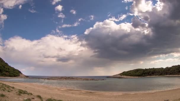 Timelapse Bela Praia Limoni Croácia Com Água Cristalina Deslumbrante Mar — Vídeo de Stock
