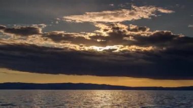 bir gün batımının çarpıcı zaman atlamalı Karadağ