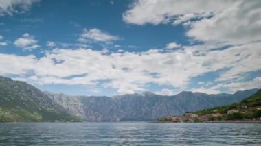 güzel Körfezi Kotor dağlar kristal berraklığında su ulaşabilecekleri Karadağ Timelapse
