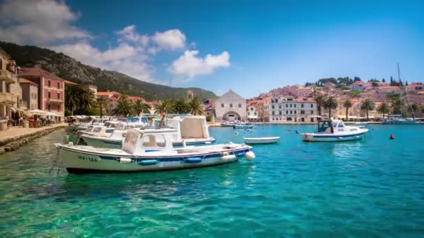 フヴァルの町島フヴァル島 クロアチアのシックな主要な町の美しい港 — ストック動画