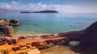 güzel ıssız limoni plaj sahnesi mljet Island, Hırvatistan Adriyatik Denizi'nin kristal berraklığında su çarpıcı Timelapse