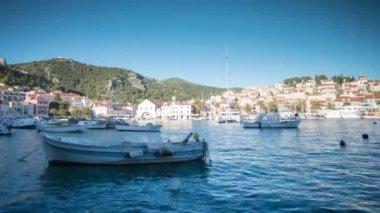 şehrin Hvar, Hvar, Hırvatistan Island şık ana şehirde güzel liman