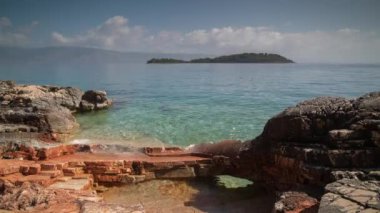 güzel ıssız limoni plaj sahnesi mljet Island, Hırvatistan Adriyatik Denizi'nin kristal berraklığında su çarpıcı Timelapse