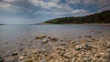 güzel ıssız limoni plaj sahnesi mljet Island, Hırvatistan Adriyatik Denizi'nin kristal berraklığında su çarpıcı Timelapse