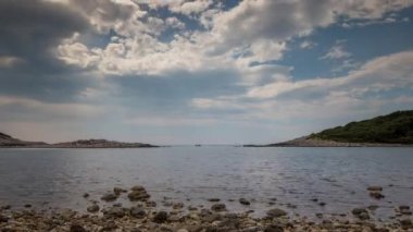 güzel ıssız limoni plaj sahnesi mljet Island, Hırvatistan Adriyatik Denizi'nin kristal berraklığında su çarpıcı Timelapse