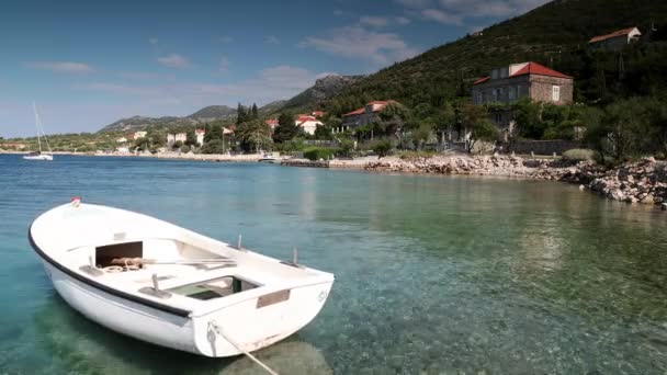 Lapso Tiempo Hermosa Escena Costera Croacia Con Pequeño Barco Pesca — Vídeo de stock